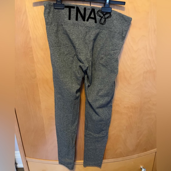 Women’s TNA gray leggings - Picture 2 of 2